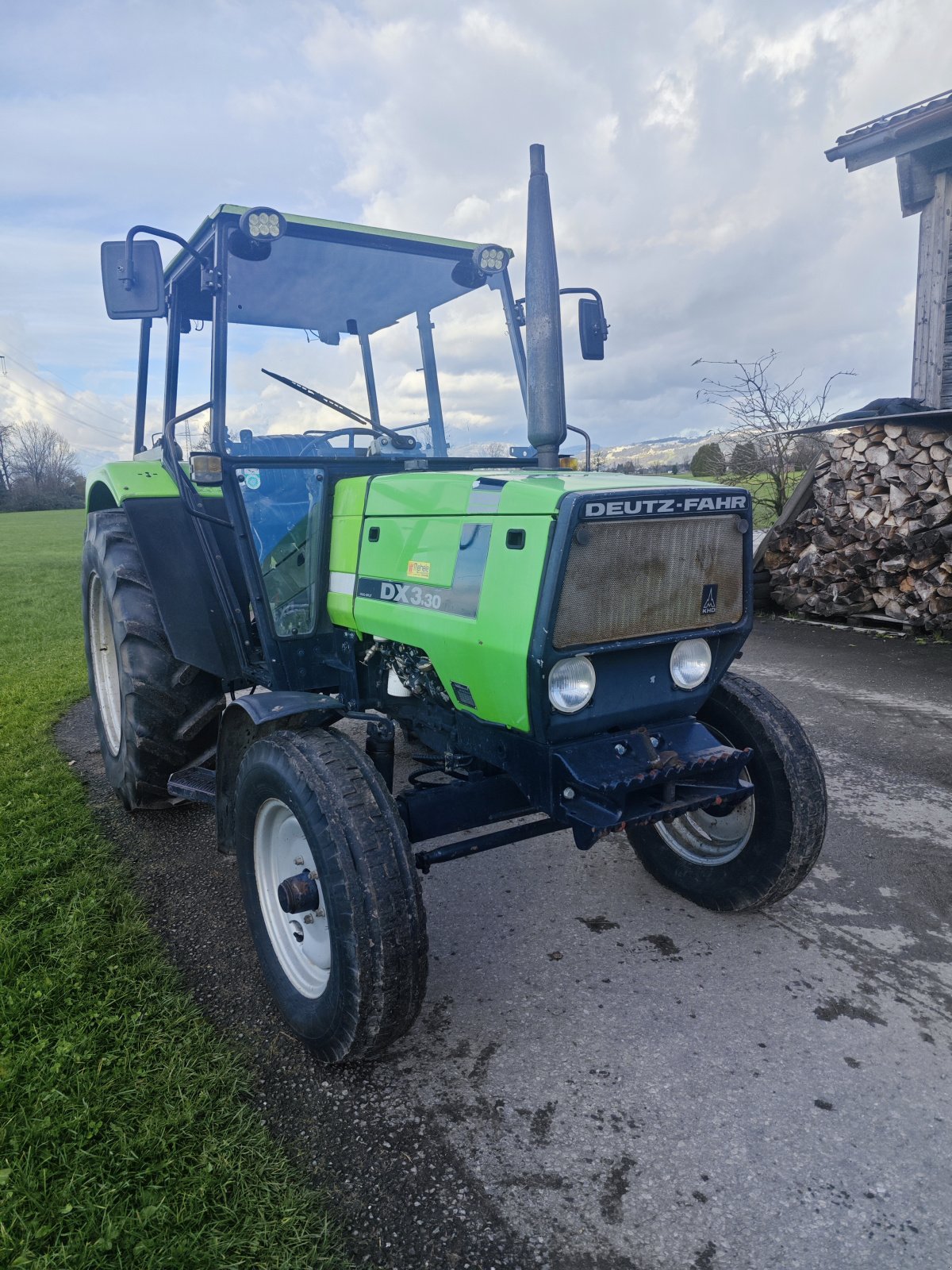 Traktor typu Deutz-Fahr DX 3.30 VarioCab, Gebrauchtmaschine v Dornbirn (Obrázek 1)