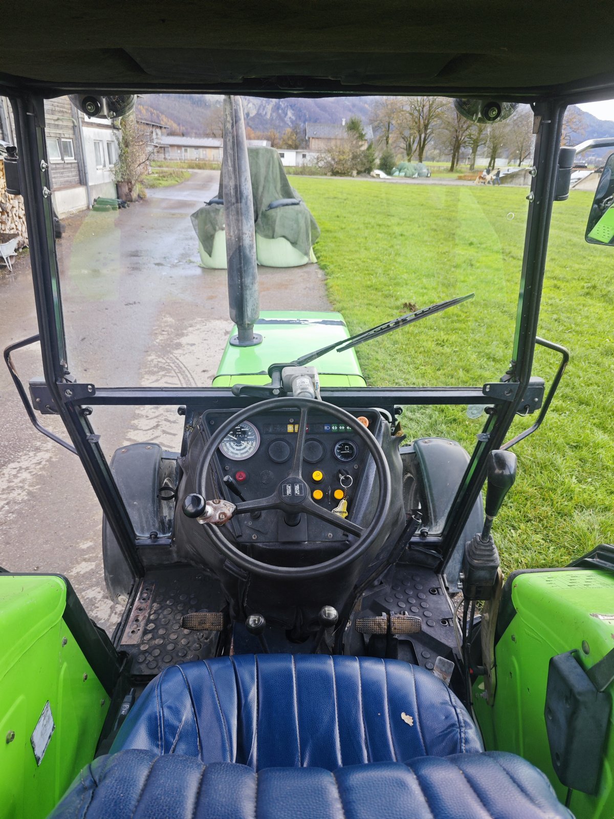 Traktor typu Deutz-Fahr DX 3.30 VarioCab, Gebrauchtmaschine v Dornbirn (Obrázek 3)