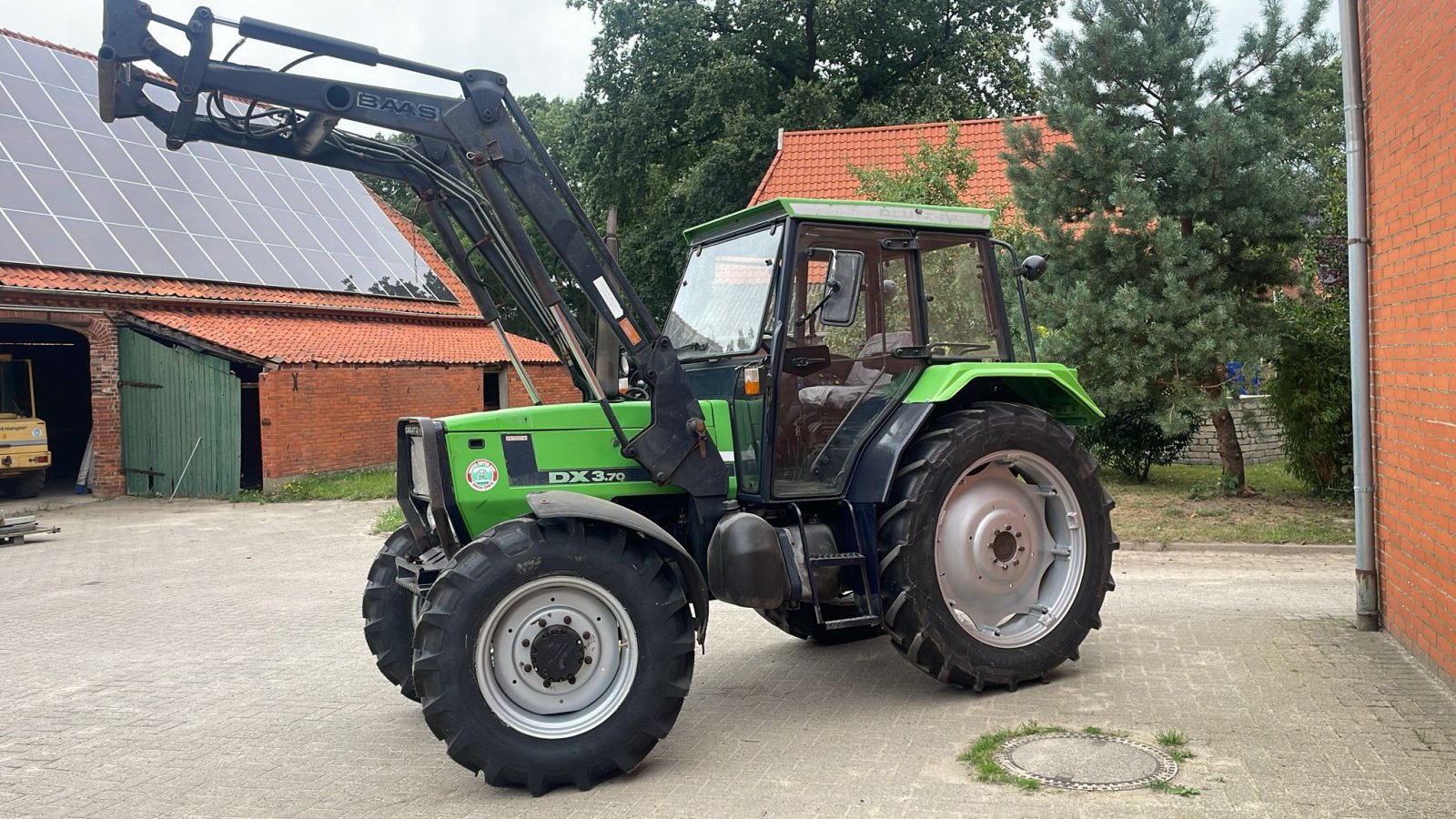 Traktor van het type Deutz-Fahr DX 3.70 StarCab, Gebrauchtmaschine in Schweringen (Foto 9)