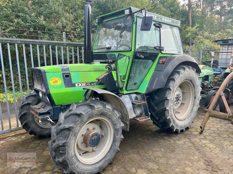 Traktor типа Deutz-Fahr DX 4.30 inkl. Frontlader "Brandschaden", Gebrauchtmaschine в Marl