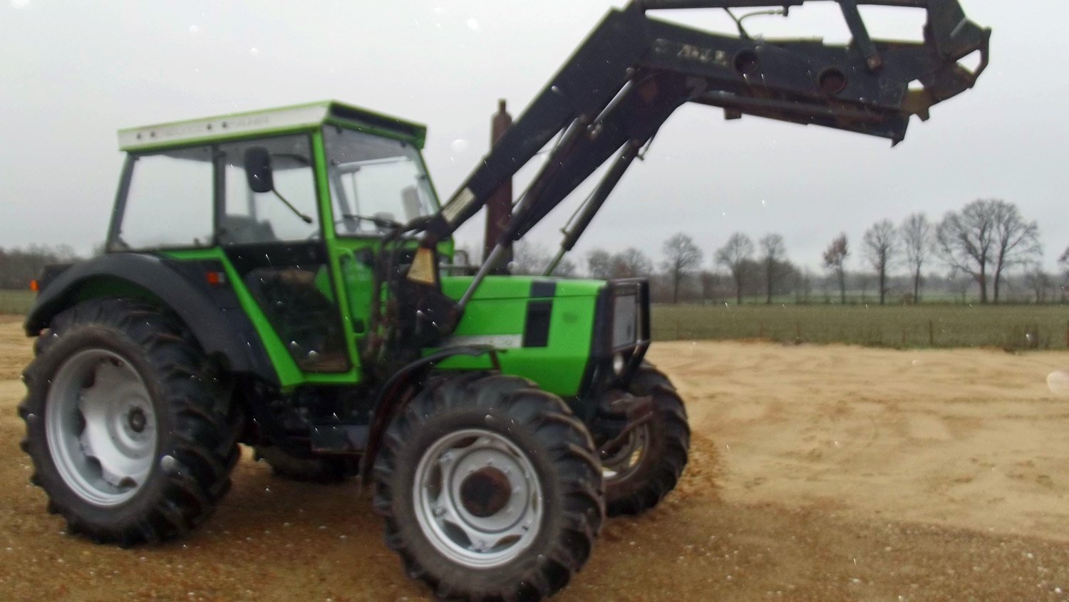 Traktor des Typs Deutz-Fahr DX 4.50 + Frontlader, Gebrauchtmaschine in Mittelsdorf (Bild 2)