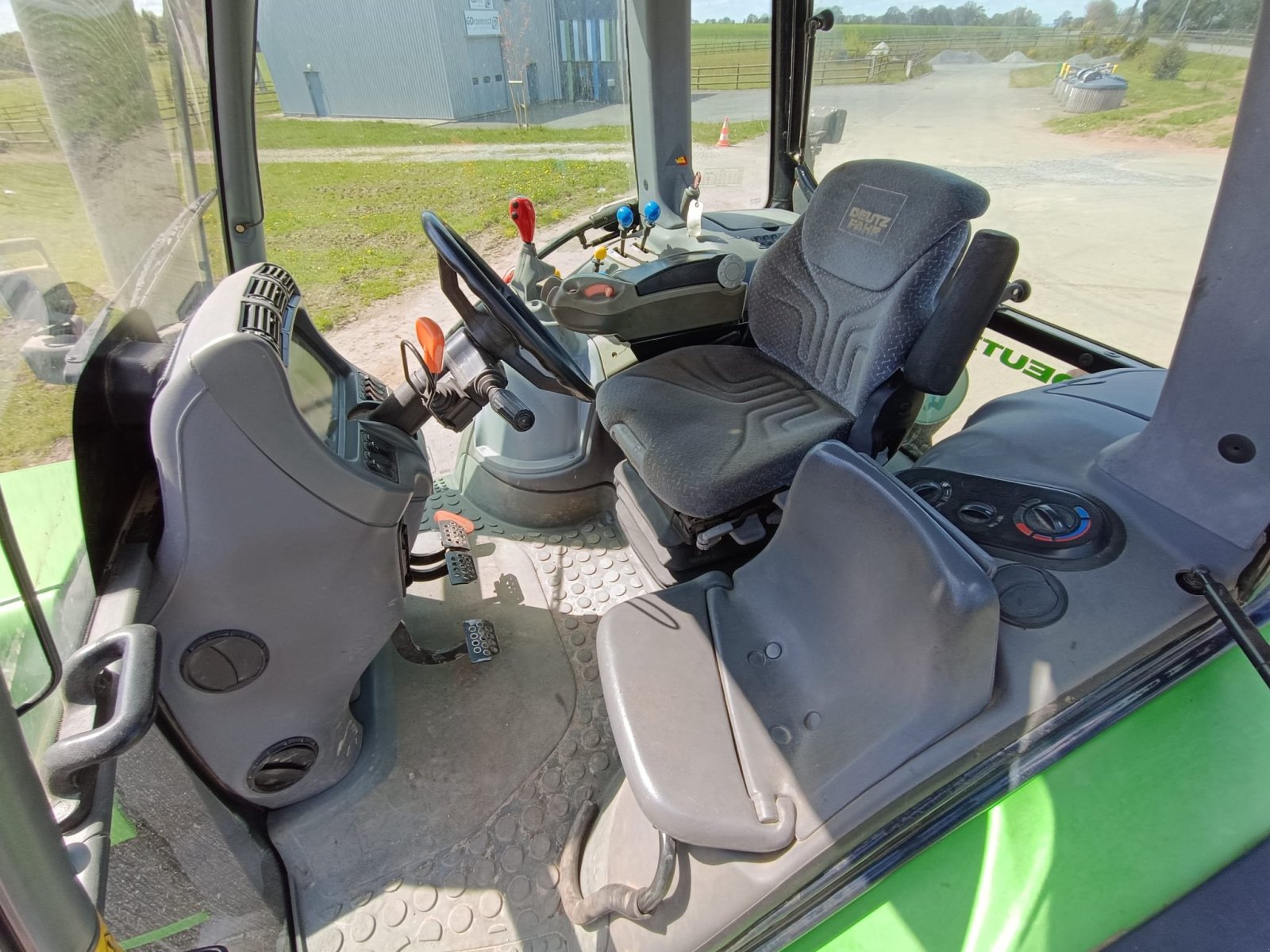 Traktor van het type Deutz-Fahr M610, Gebrauchtmaschine in Le Horps (Foto 3)