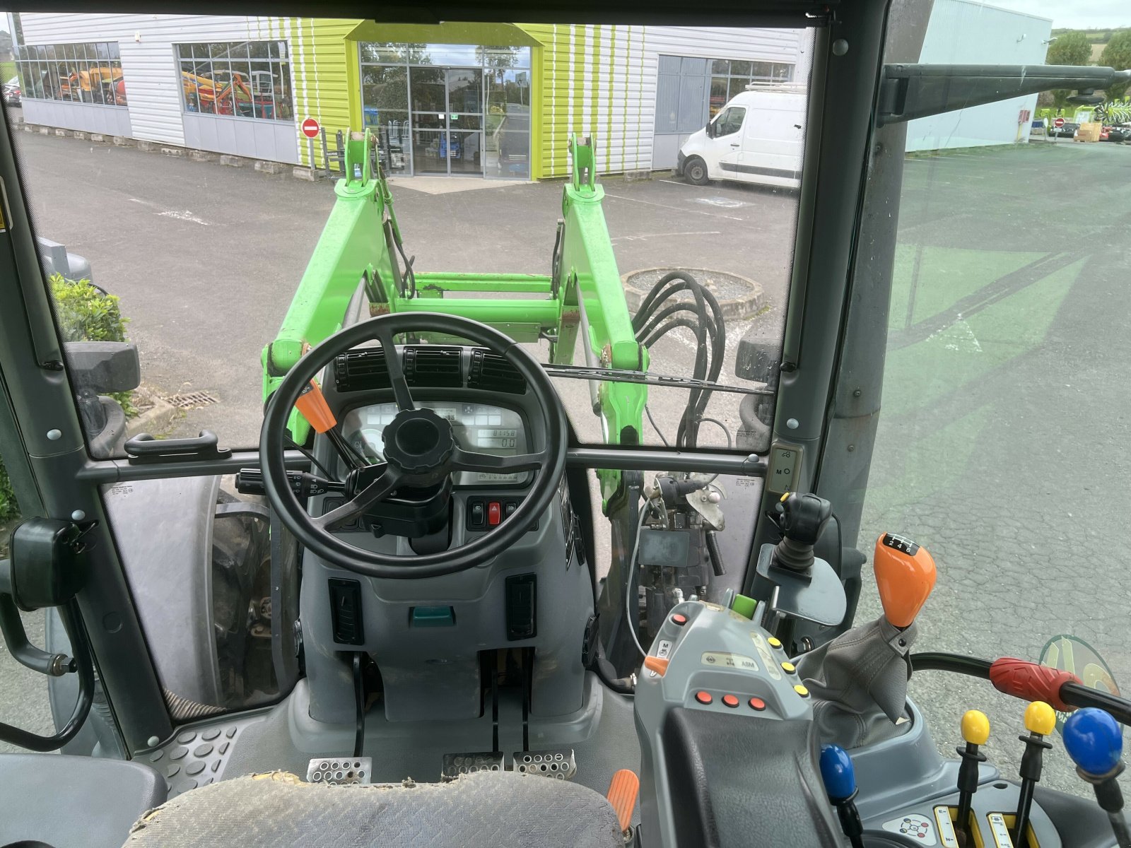 Traktor от тип Deutz-Fahr M620 AVEC CHARGEUR, Gebrauchtmaschine в Moulins (Снимка 9)