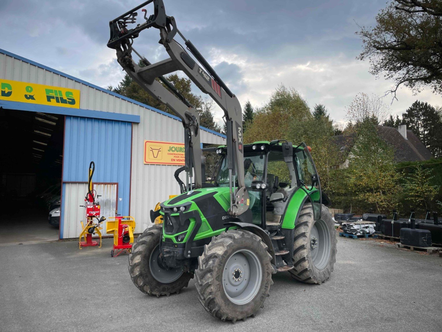 Traktor za tip Deutz-Fahr Tracteur agricole 6120 Deutz-Fahr, Gebrauchtmaschine u LA SOUTERRAINE (Slika 1)