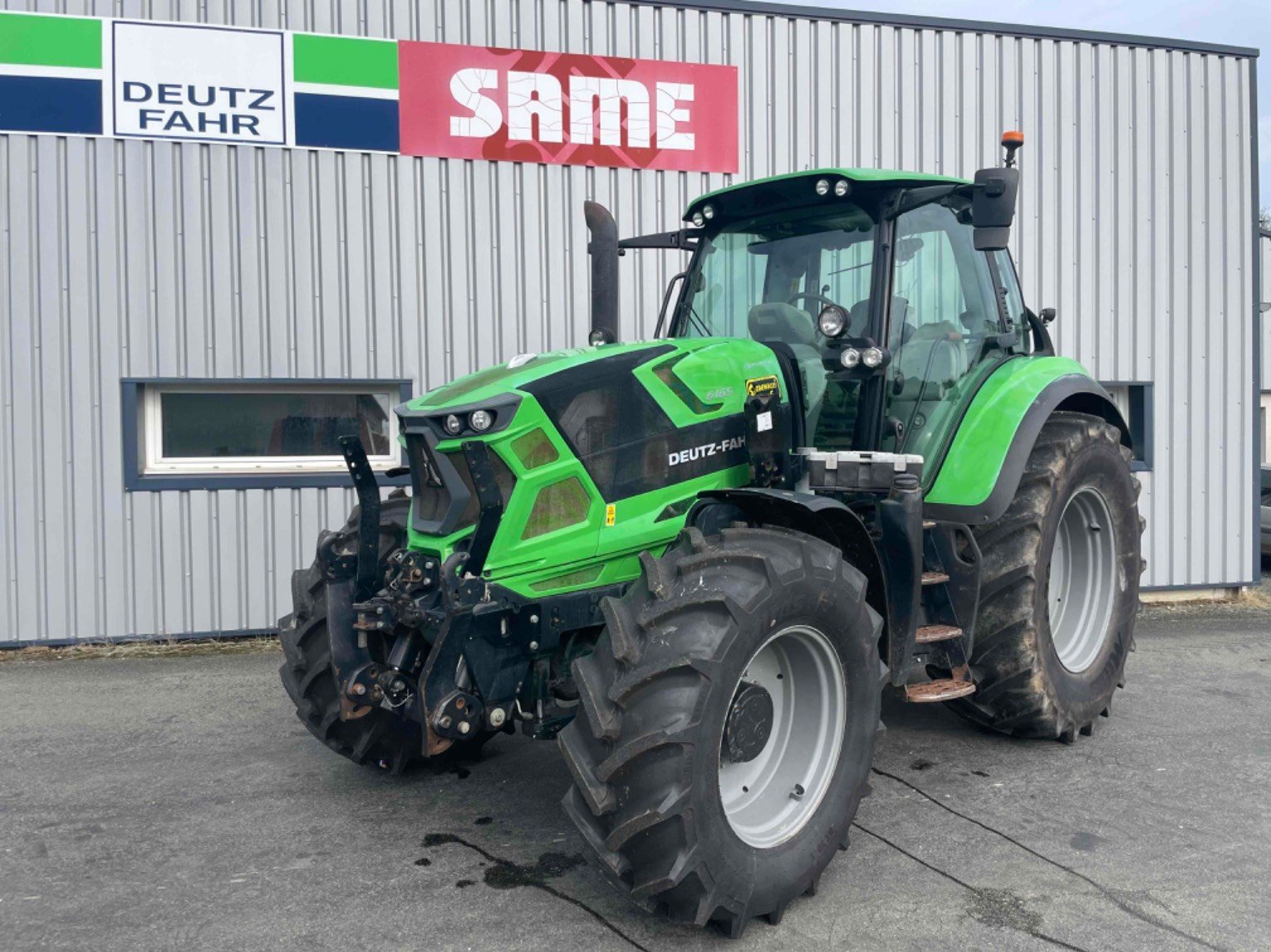 Traktor of the type Deutz-Fahr Tracteur agricole SERIE6AGROTRON 6165 (A) Deutz-Fa, Gebrauchtmaschine in SAINT CLAIR SUR ELLE (Picture 1)