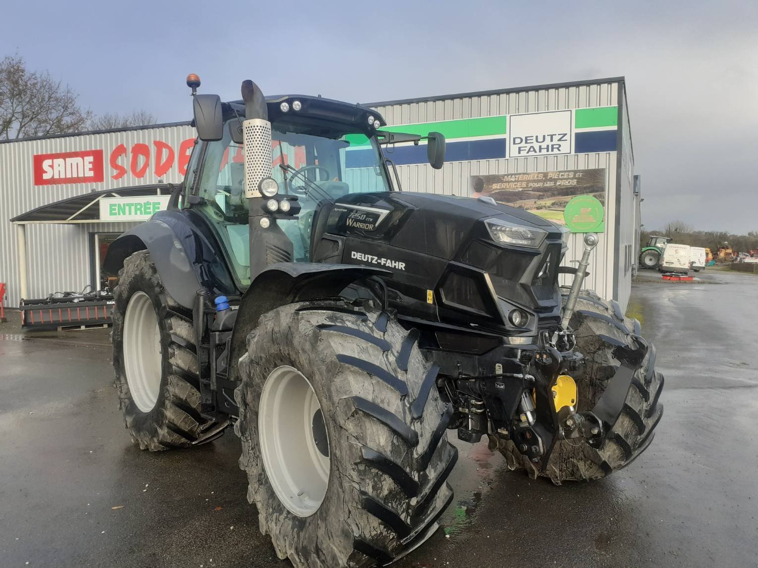 Traktor Türe ait Deutz-Fahr Tracteur agricole SERIE7TTVAGROTRON 7250 TTV WARRI, Gebrauchtmaschine içinde SAINT CLAIR SUR ELLE (resim 2)