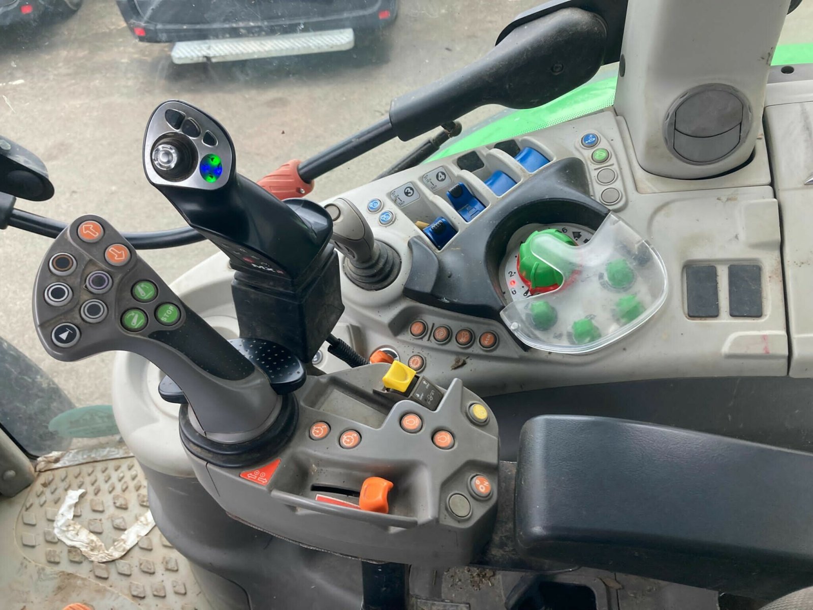 Traktor typu Deutz-Fahr TTV 6140.4, Gebrauchtmaschine w PLOUIGNEAU (Zdjęcie 5)