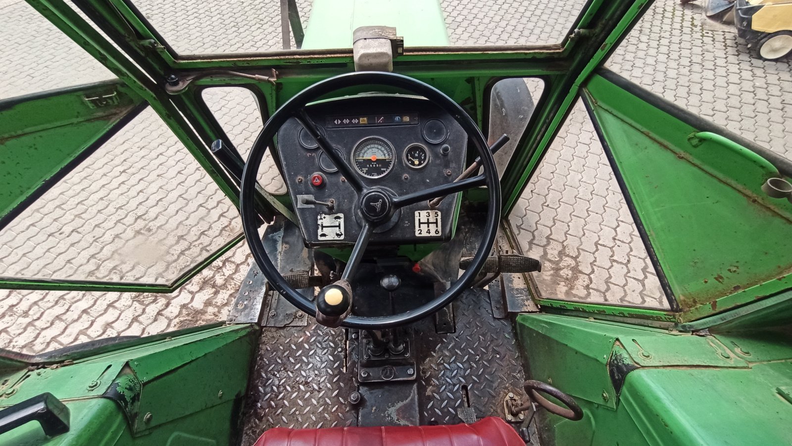 Traktor van het type Deutz -8006, Gebrauchtmaschine in Saarlouis (Foto 2)