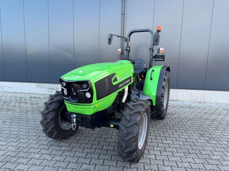 Traktor of the type Deutz 4070E, Neumaschine in Daarle (Picture 1)