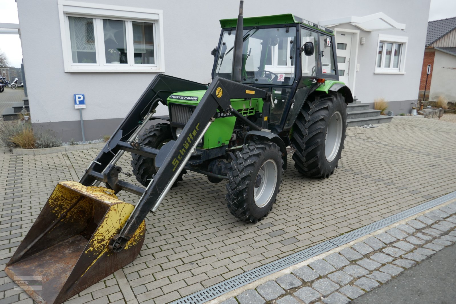 Traktor tip Deutz 6007 Allrad mit Kabine und Frontlader. Guter Zustand und technisch OK!, Gebrauchtmaschine in Langenzenn (Poză 1)