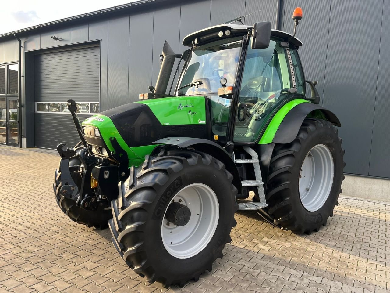 Traktor van het type Deutz Agrotron M420, Gebrauchtmaschine in Daarle (Foto 2)