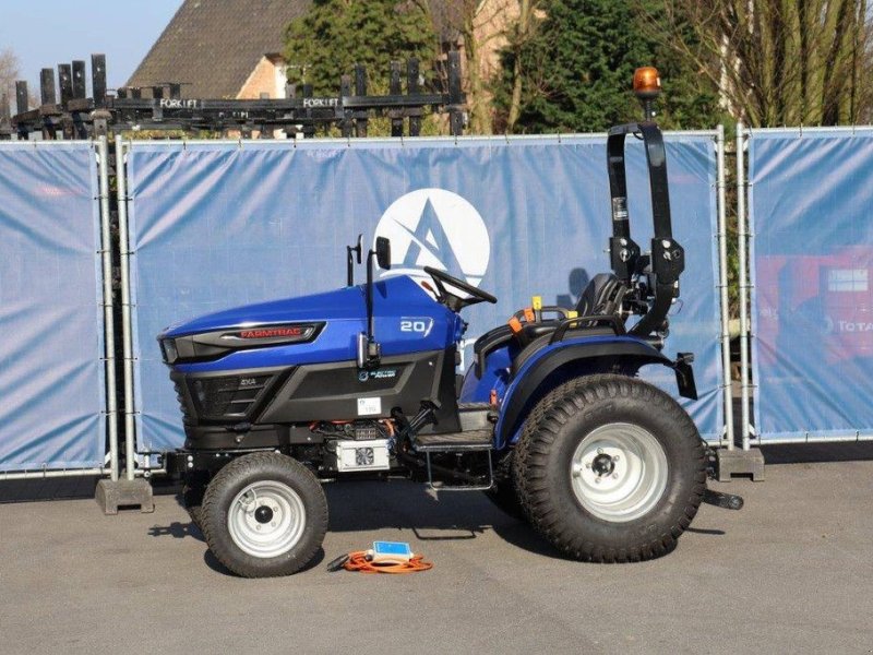 Traktor of the type Farmtrac 20E, Gebrauchtmaschine in Antwerpen (Picture 1)