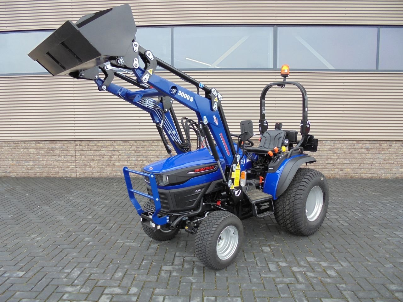 Traktor of the type Farmtrac 22, Neumaschine in Houten (Picture 1)