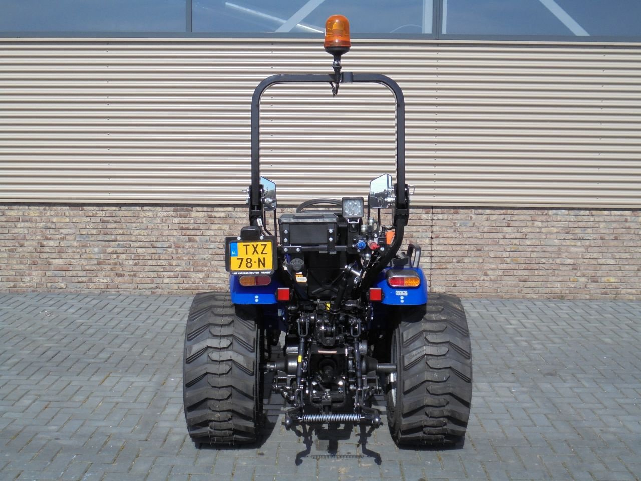 Traktor of the type Farmtrac 22, Neumaschine in Houten (Picture 3)