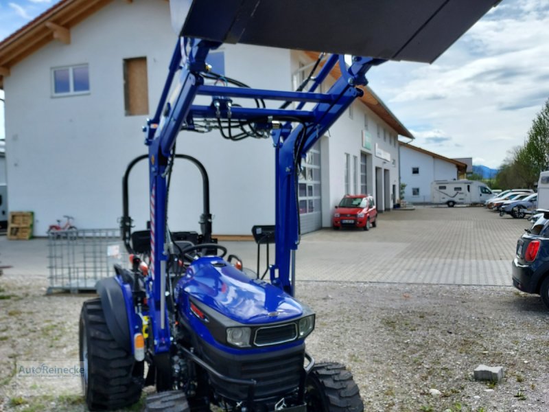 Traktor of the type Farmtrac Farmtrac 26, Neumaschine in Königsdorf