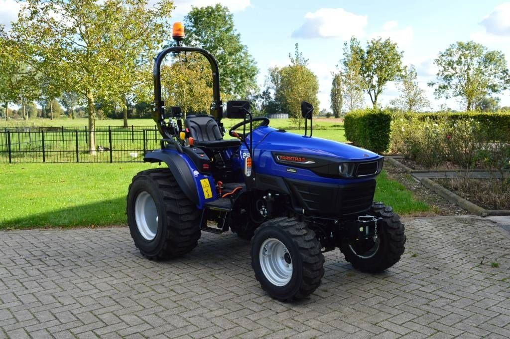 Traktor of the type Farmtrac FT26 HST Compacttractor, Neumaschine in Erichem (Picture 3)