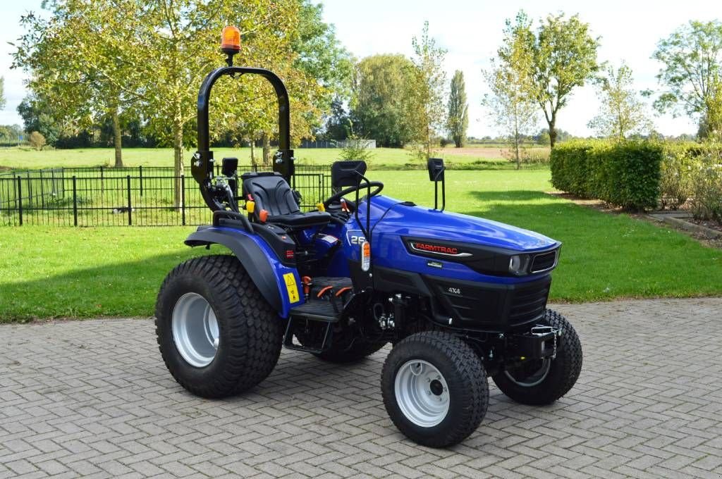 Traktor of the type Farmtrac FT26 HST Compacttractor, Neumaschine in Erichem (Picture 3)