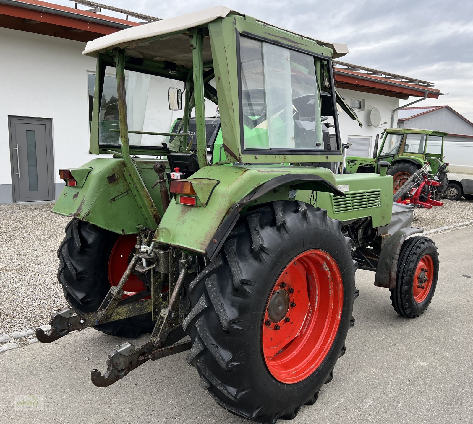 Traktor типа Fendt 105 S Turbomatik mit Servolenkung und 1 dw und 1 ew Steuergerät, Gebrauchtmaschine в Burgrieden (Фотография 9)