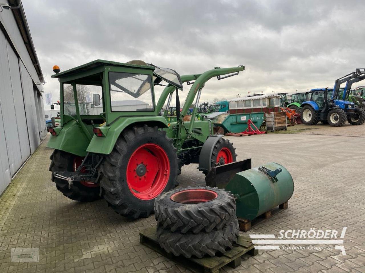 Traktor van het type Fendt 108 S, Gebrauchtmaschine in Wildeshausen (Foto 3)