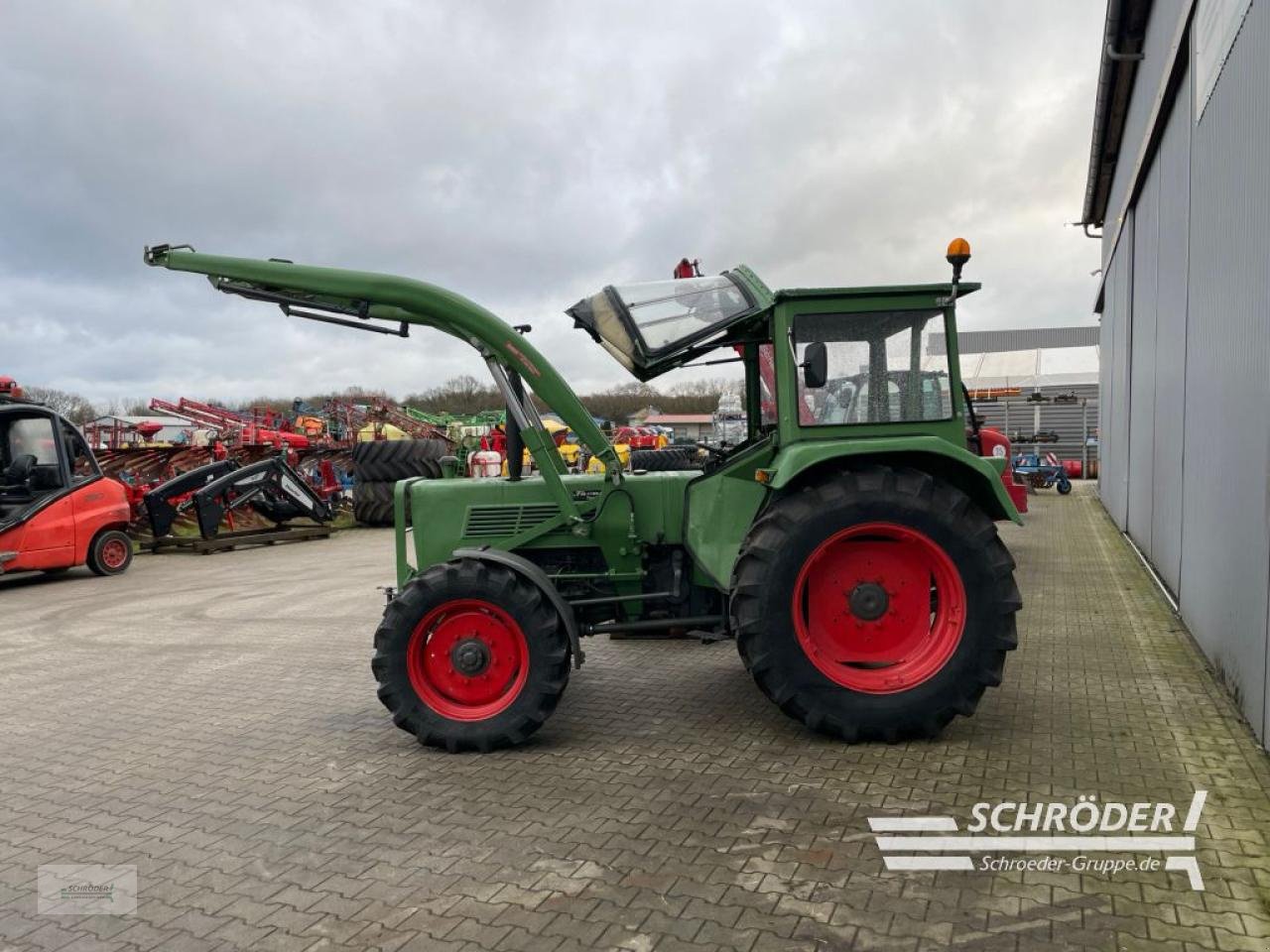 Traktor van het type Fendt 108 S, Gebrauchtmaschine in Wildeshausen (Foto 4)