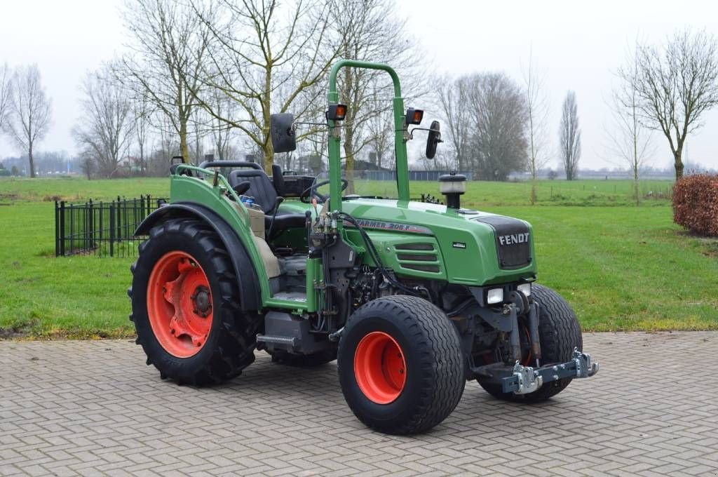 Traktor типа Fendt 206 F Cabrio Smalspoor/Fruitteelt tractor, Gebrauchtmaschine в Erichem (Фотография 3)