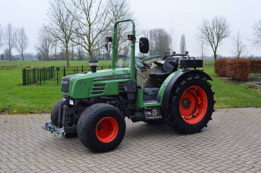 Traktor типа Fendt 206 F Cabrio Smalspoor/Fruitteelt tractor, Gebrauchtmaschine в Erichem (Фотография 1)