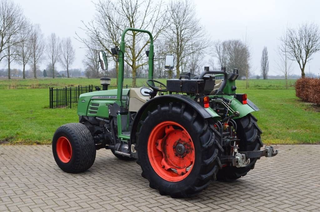 Traktor типа Fendt 206 F Cabrio Smalspoor/Fruitteelt tractor, Gebrauchtmaschine в Erichem (Фотография 10)