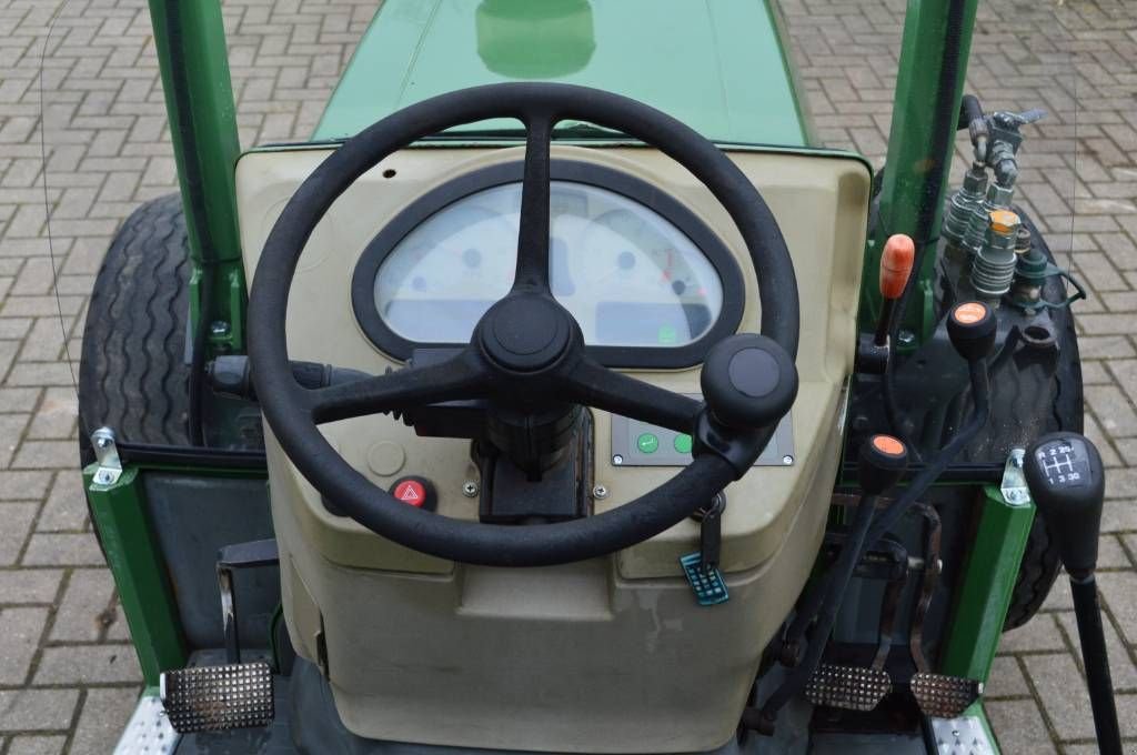 Traktor типа Fendt 206 F Cabrio Smalspoor/Fruitteelt tractor, Gebrauchtmaschine в Erichem (Фотография 2)