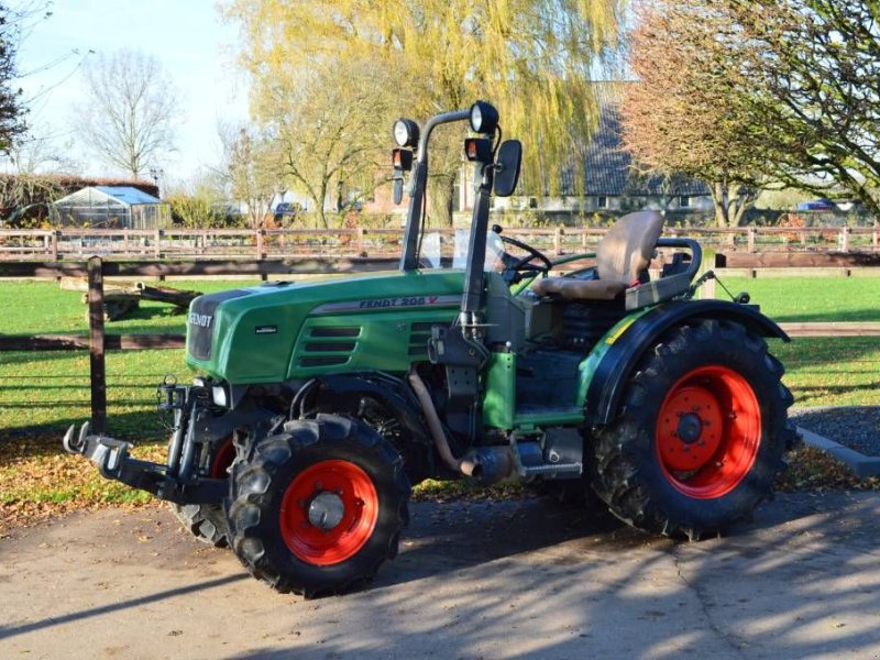 Traktor от тип Fendt 206 VA Cabrio Smalspoor/fruitteelttractor, Gebrauchtmaschine в Erichem (Снимка 1)