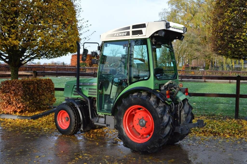 Traktor of the type Fendt 207 V Smalspoor/Fruitteelttractor, Gebrauchtmaschine in Erichem (Picture 11)