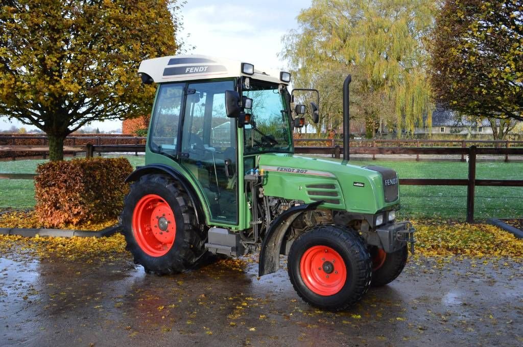 Traktor of the type Fendt 207 V Smalspoor/Fruitteelttractor, Gebrauchtmaschine in Erichem (Picture 3)