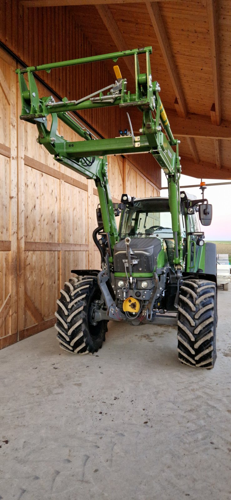 Traktor des Typs Fendt 207 Vario TMS, Gebrauchtmaschine in Ried (Bild 2)