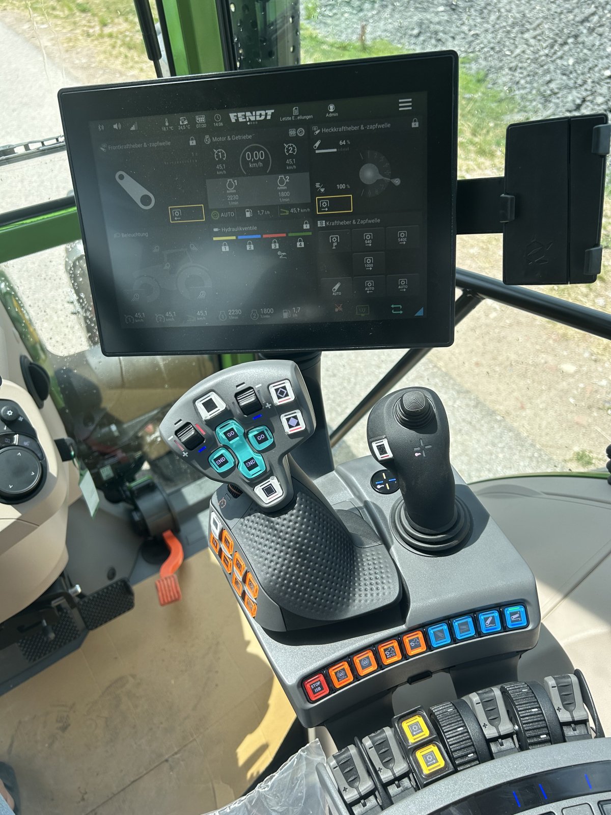 Traktor типа Fendt 207 Vario, Gebrauchtmaschine в freystadt (Фотография 8)