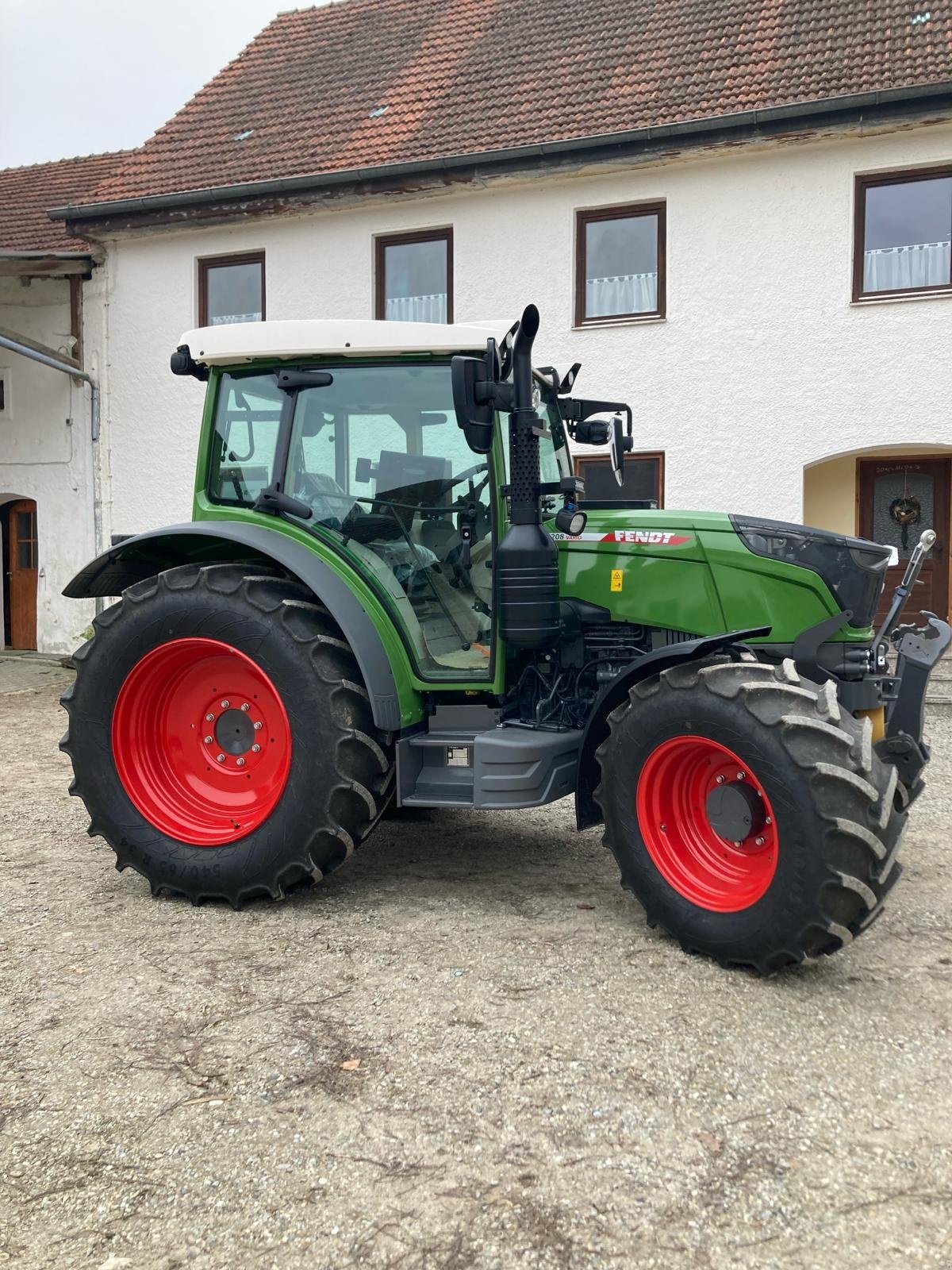 Traktor des Typs Fendt 208 Vario V, Gebrauchtmaschine in Pfaffenhofen (Bild 1)