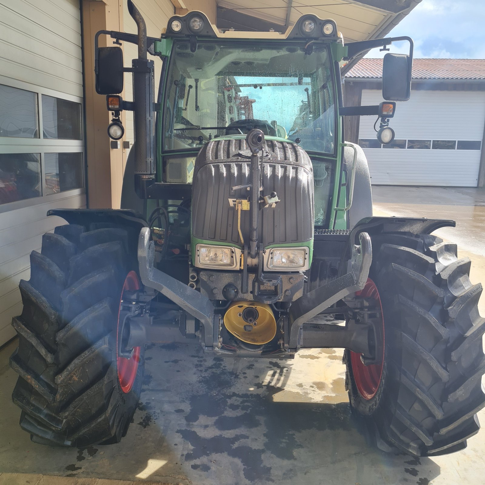 Traktor des Typs Fendt 208 Vario, Gebrauchtmaschine in Ostfildern (Bild 2)