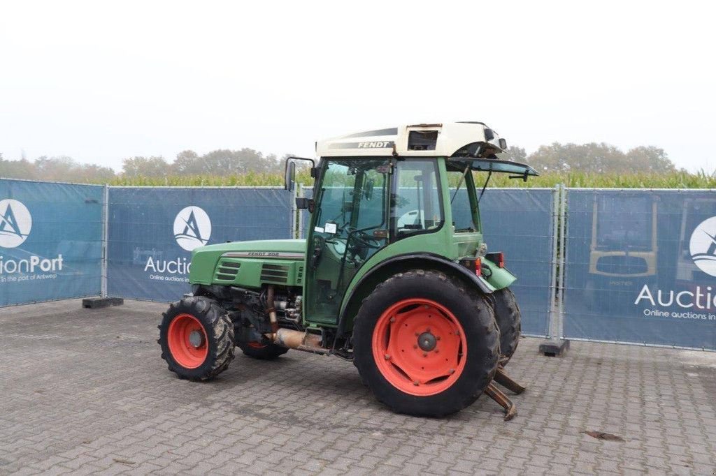 Traktor типа Fendt 208, Gebrauchtmaschine в Antwerpen (Фотография 3)