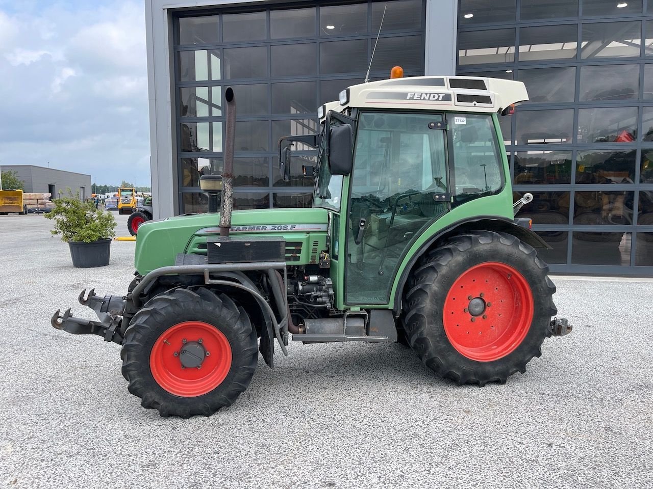 Traktor Türe ait Fendt 208F Smalspoor trekker, Gebrauchtmaschine içinde Holten (resim 1)