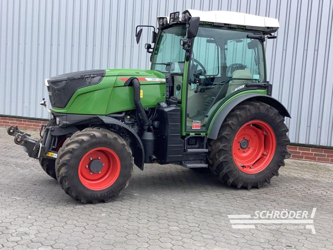 Traktor van het type Fendt 209 F VARIO GEN3 POWER, Gebrauchtmaschine in Norden (Foto 1)