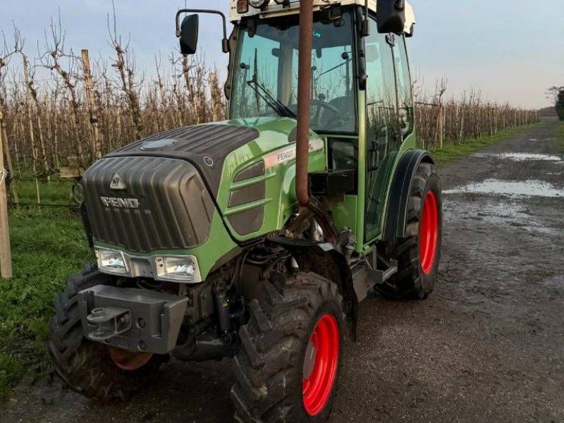 Traktor van het type Fendt 209 VA Vario Smalspoor/Fruitteelt tractor, Gebrauchtmaschine in Erichem (Foto 1)