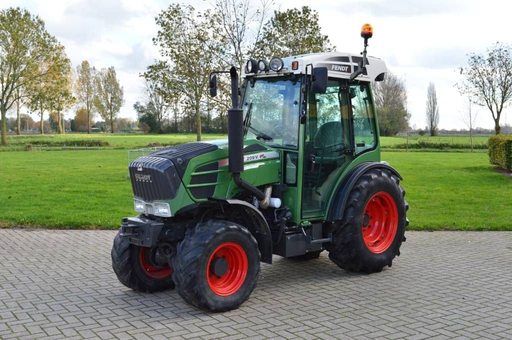 Traktor типа Fendt 209 VA Vario Smalspoortractor/Fruitteelt tractor, Gebrauchtmaschine в Erichem (Фотография 1)