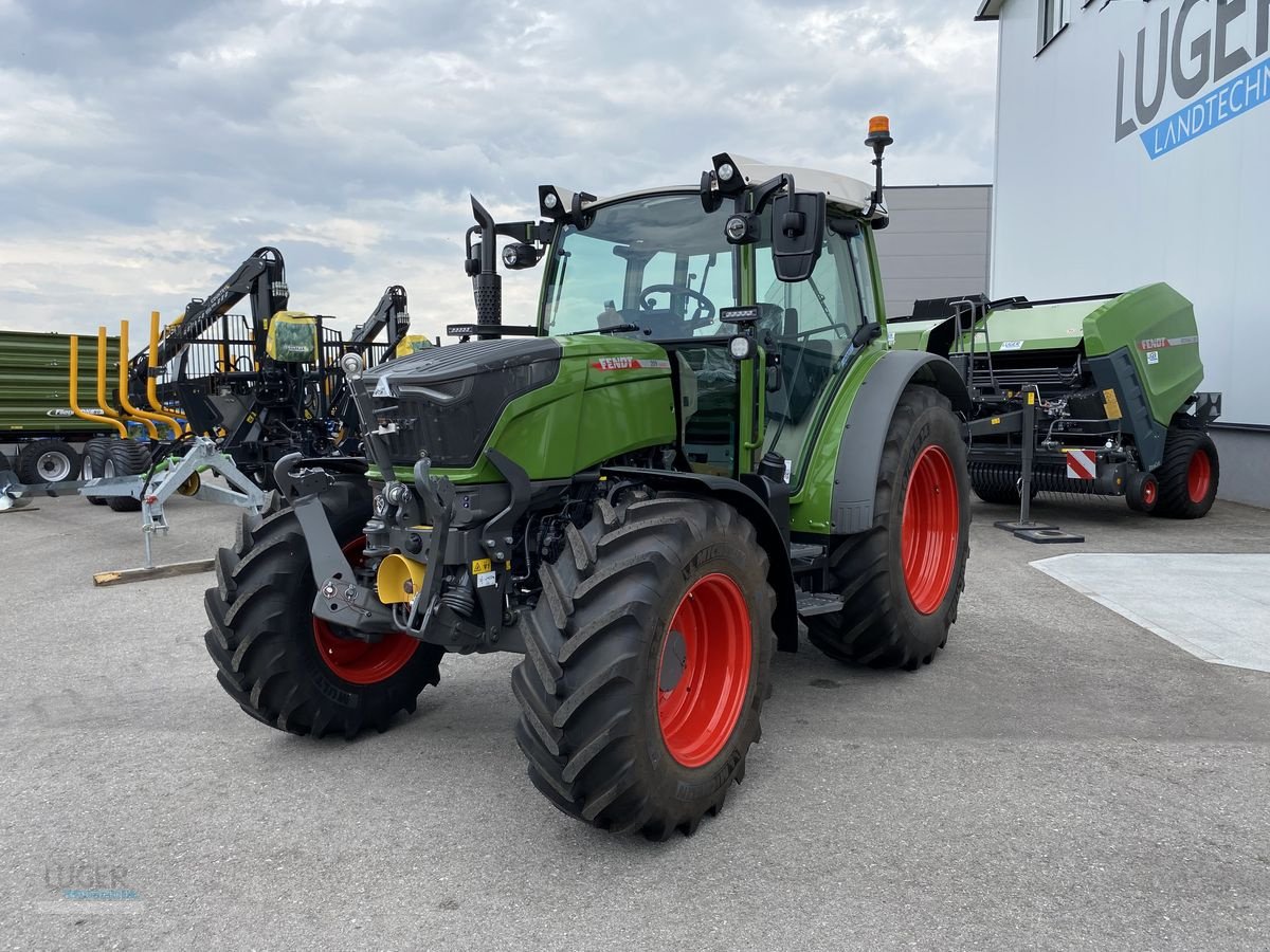 Traktor of the type Fendt 209 Vario (FendtOne), Neumaschine in Niederkappel (Picture 2)