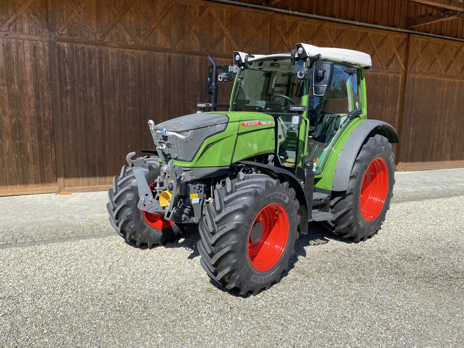 Traktor tipa Fendt 209 Vario, Neumaschine u Eichendorf (Slika 1)