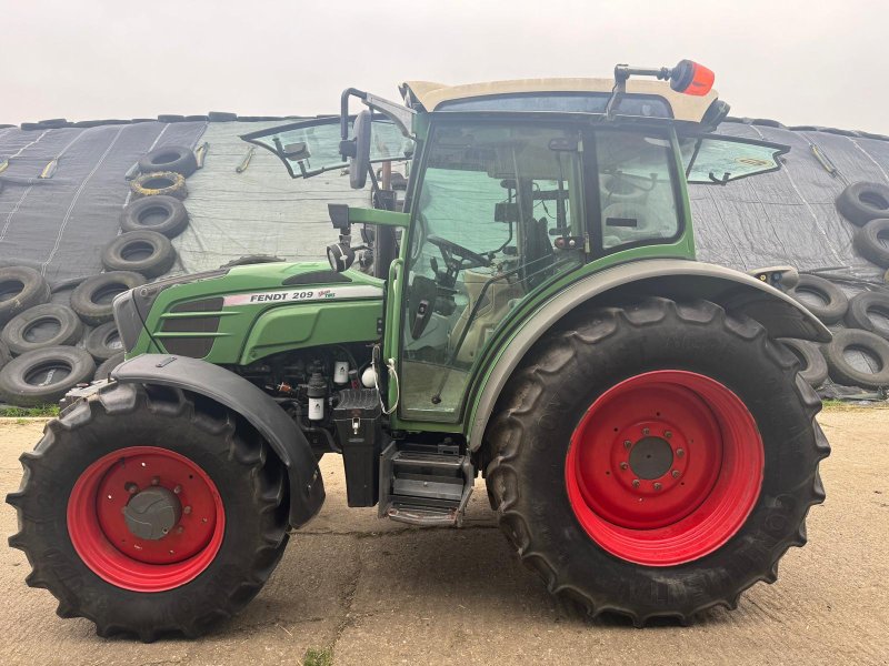 Traktor des Typs Fendt 209 Vario, Gebrauchtmaschine in Oldendorp (Bild 1)