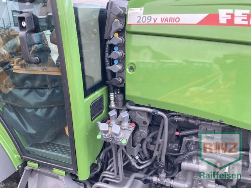 Traktor des Typs Fendt 209V Vario Gen3, Gebrauchtmaschine in Grünstadt (Bild 5)