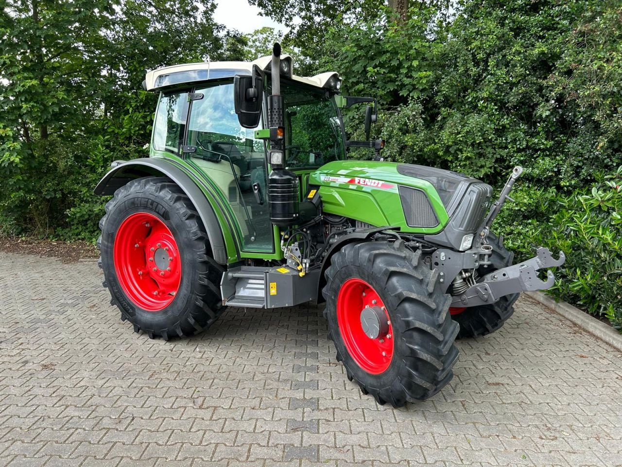 Traktor des Typs Fendt 210 S Vario S3, Gebrauchtmaschine in Achterveld (Bild 2)