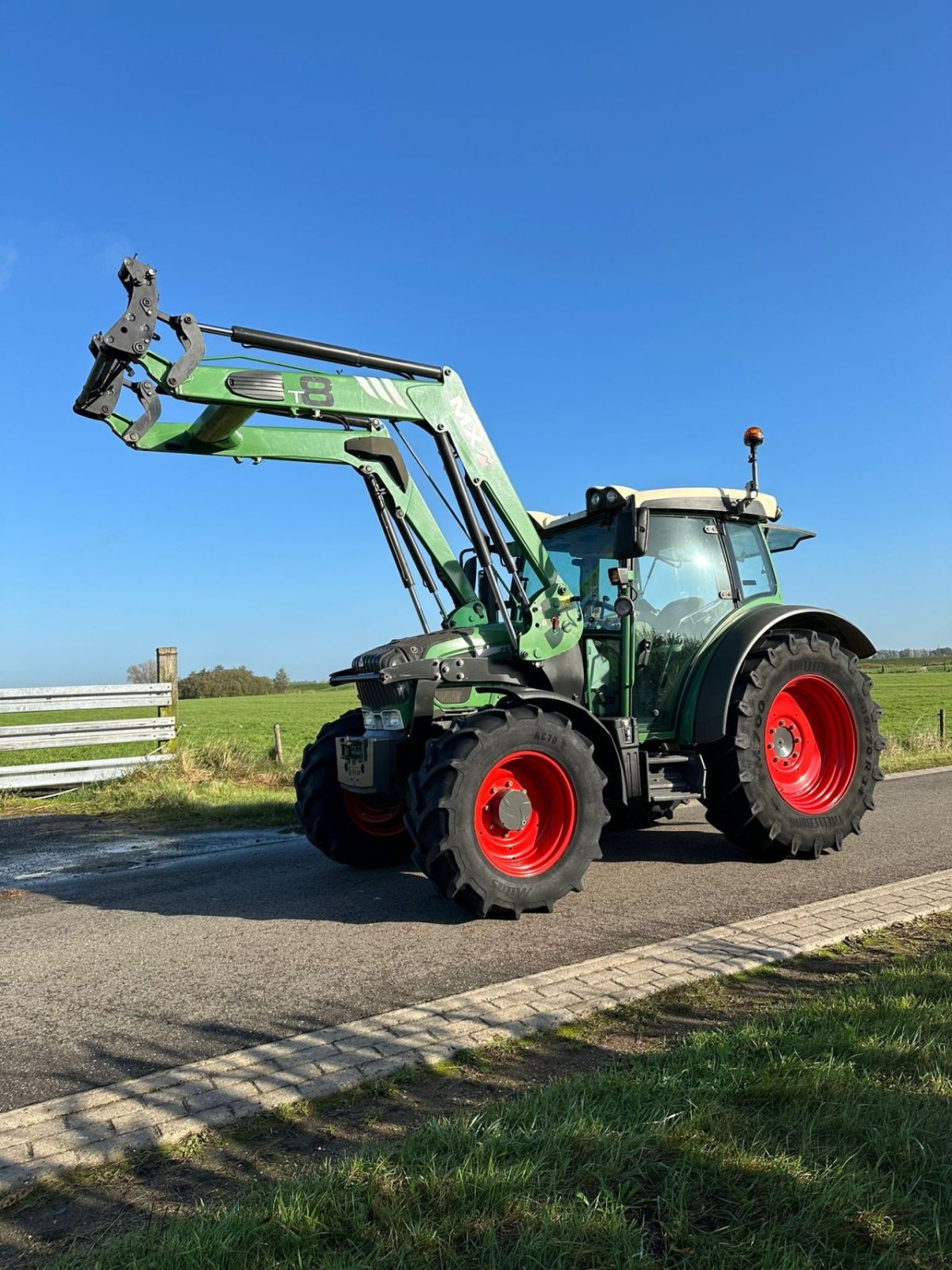 Traktor of the type Fendt 210 Vario TMS, Gebrauchtmaschine in zwolle (Picture 1)