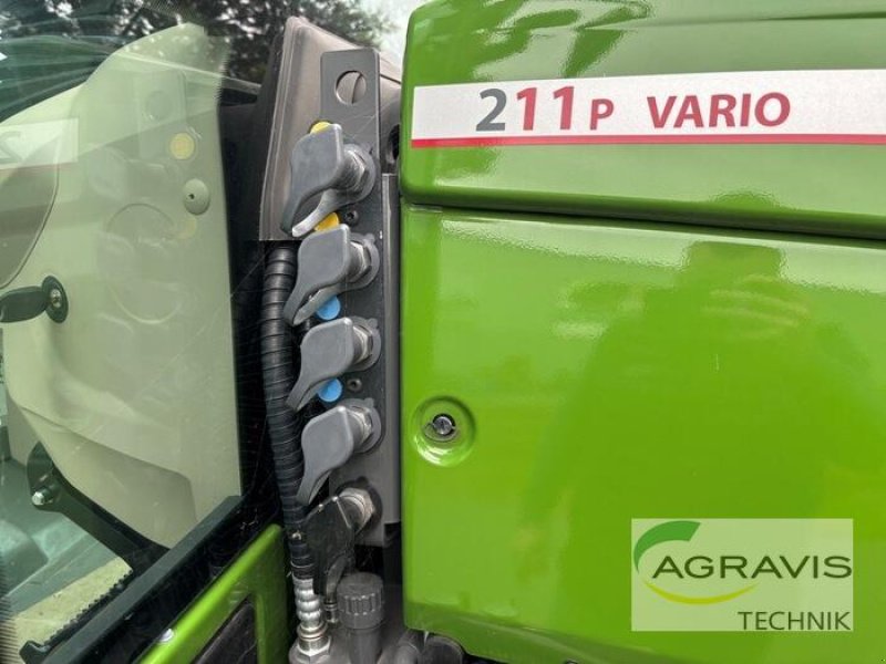 Traktor van het type Fendt 211 F VARIO GEN-3 POWER SET-2, Gebrauchtmaschine in Meppen (Foto 7)