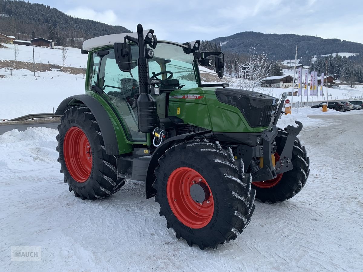 Traktor van het type Fendt 211 S Vario Gen3 Power Setting 2, Neumaschine in Eben (Foto 4)