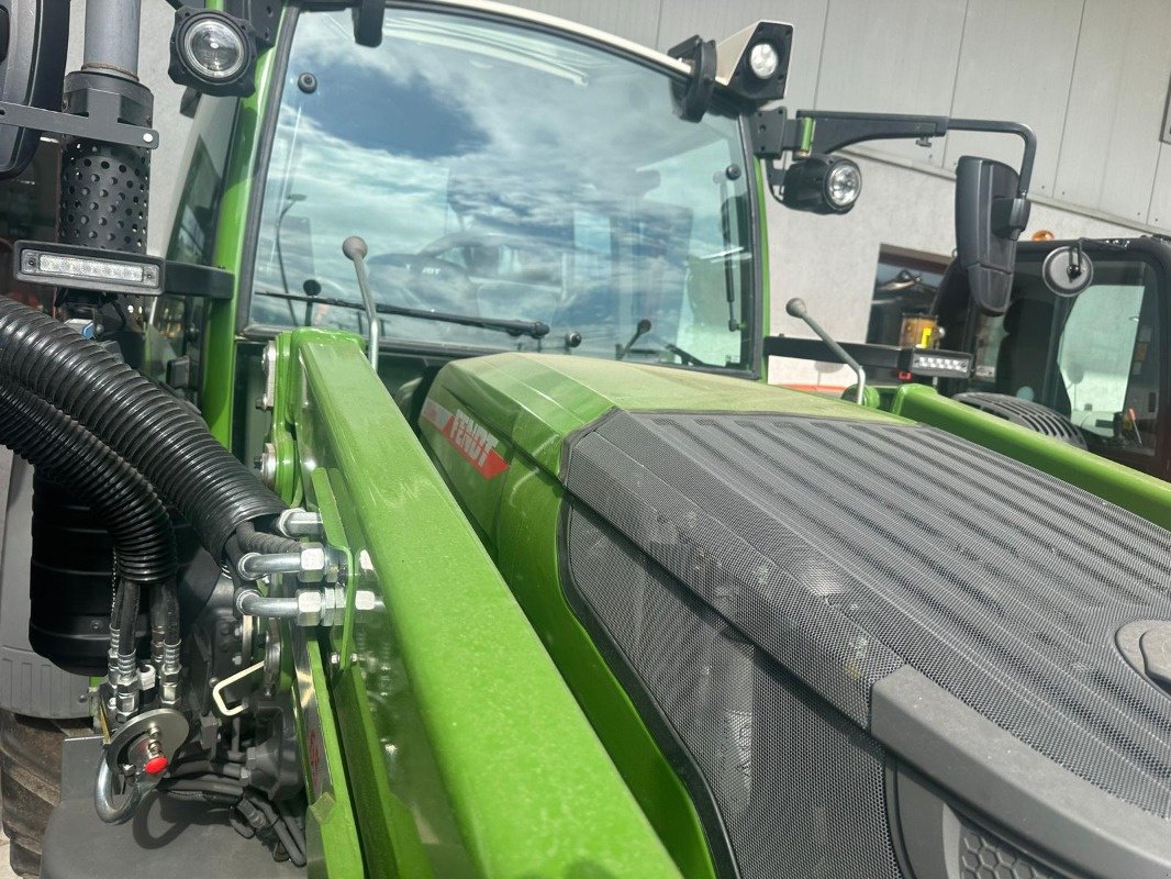 Traktor of the type Fendt 211 S Vario Gen3, Neumaschine in Schutterzell (Picture 9)