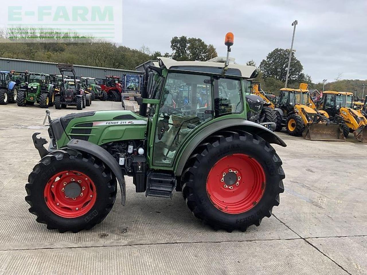 Traktor типа Fendt 211 tractor (st21261), Gebrauchtmaschine в SHAFTESBURY (Фотография 4)